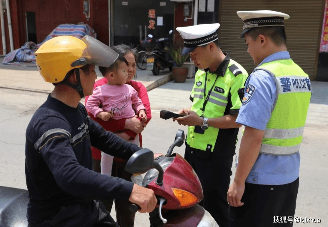 各地嚴查無牌電動車，為什么急著給電動車上牌照？今天才知道原因(圖1)