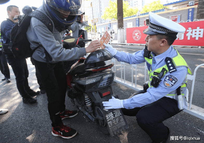 各地嚴查無牌電動車，為什么急著給電動車上牌照？今天才知道原因(圖5)