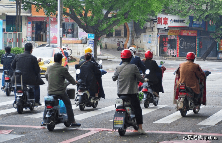 各地嚴查無牌電動車，為什么急著給電動車上牌照？今天才知道原因(圖9)